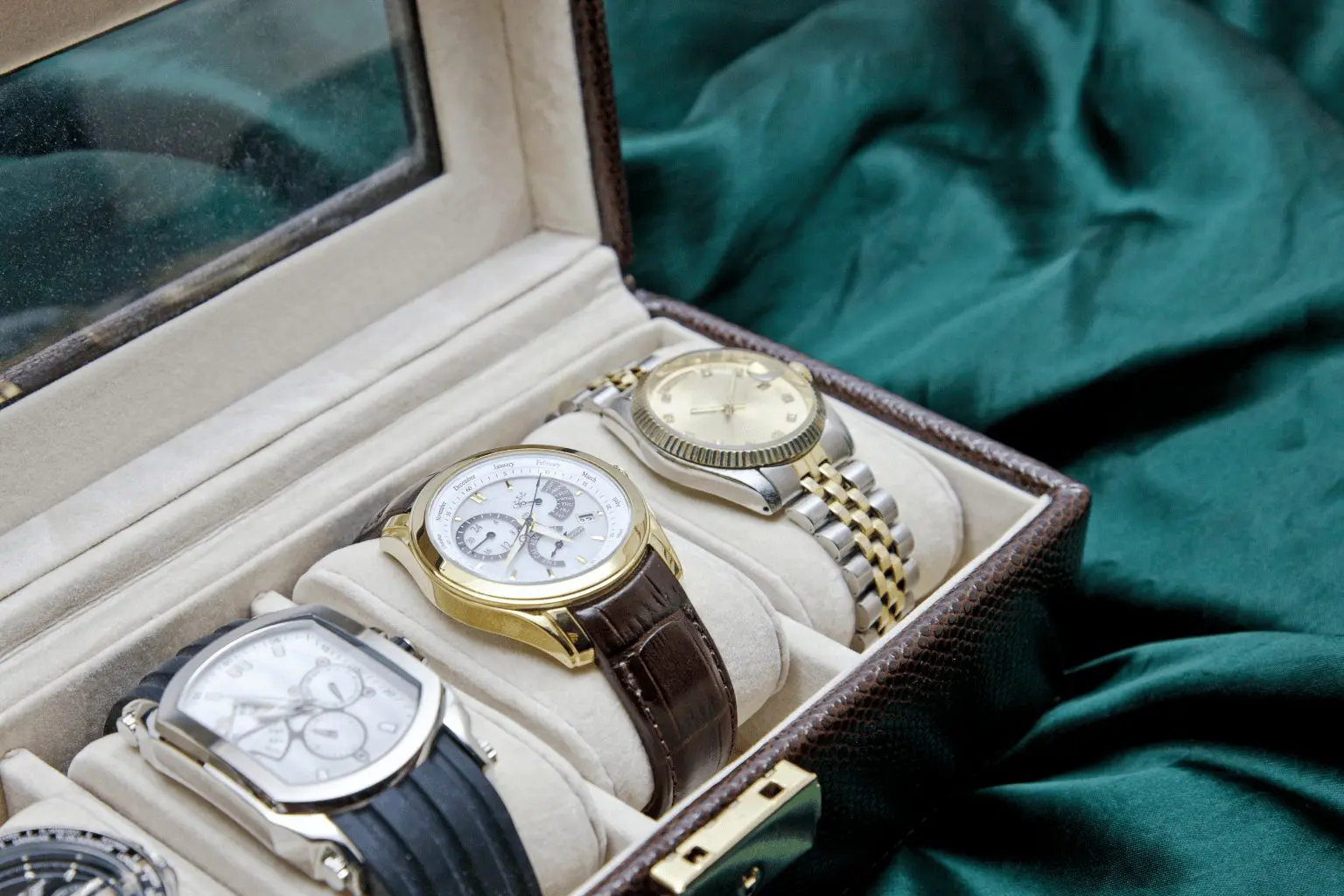 Image of 3 luxury watches in a box