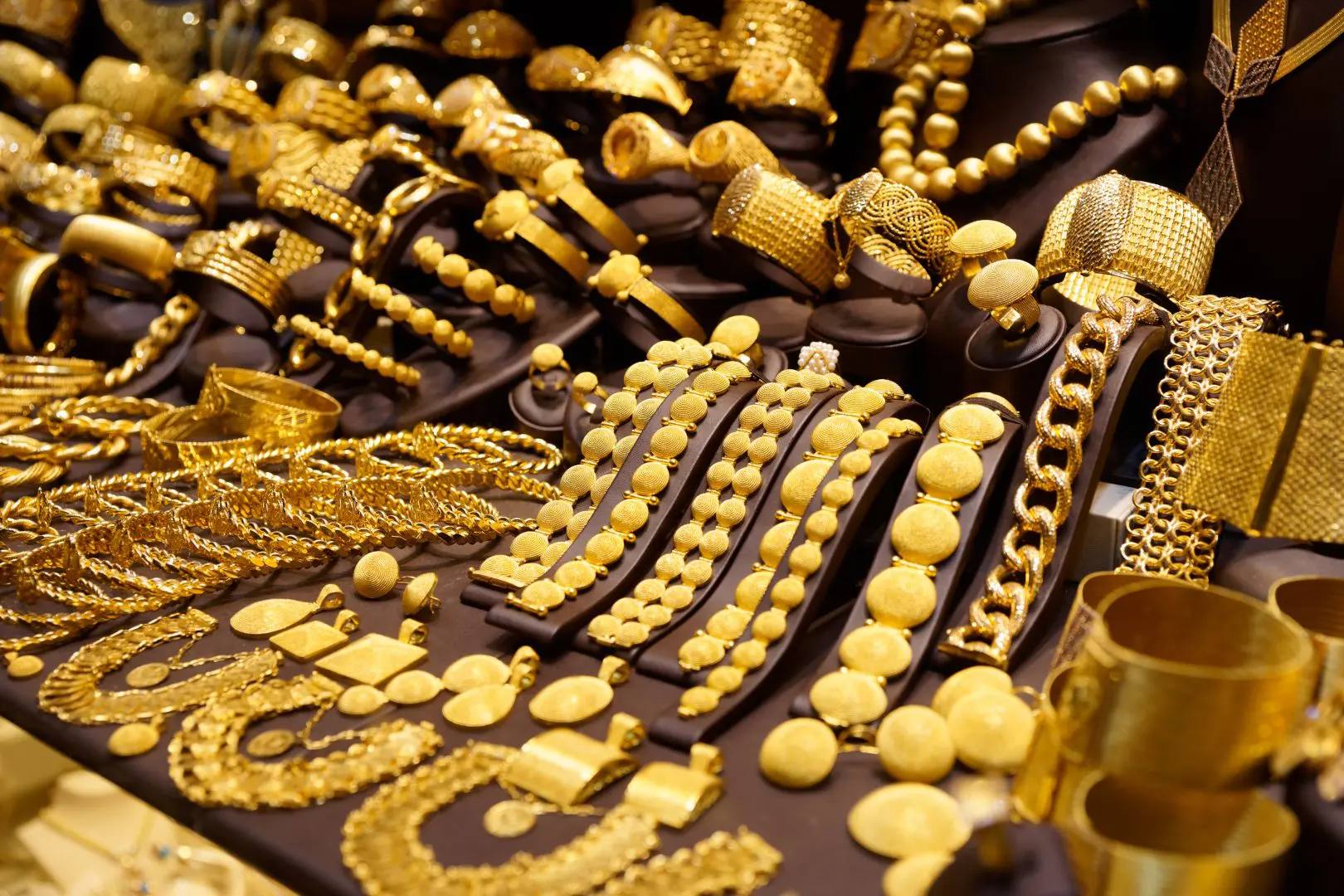 An Image of different types of gold jewelleries in a container