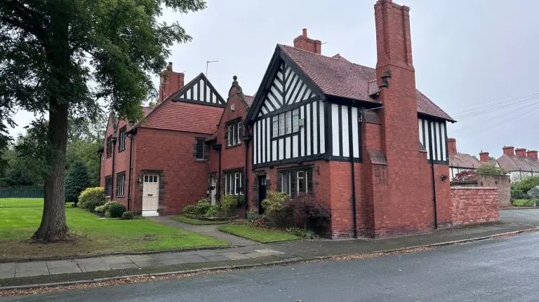 Thursday 18 September 2025. Port Sunlight Cheshire. Built by Lord Lever of Sunlight soap to house workers. Arts and craft village. World renown Lady Lever Art Gallery. Over 900 grade2 listed dwellings 